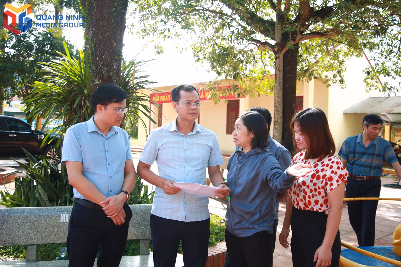 bqn_tl_anh-3-lanh-dao-xa-thuong-xuyen-kiem-tra-tien-do-thao-go-vuong-mac-va-dong-vien-can-bo-dam-nhan-viec-nhat-la-nhung-viec-moi-viec-kho-tu-co-so.jpg
