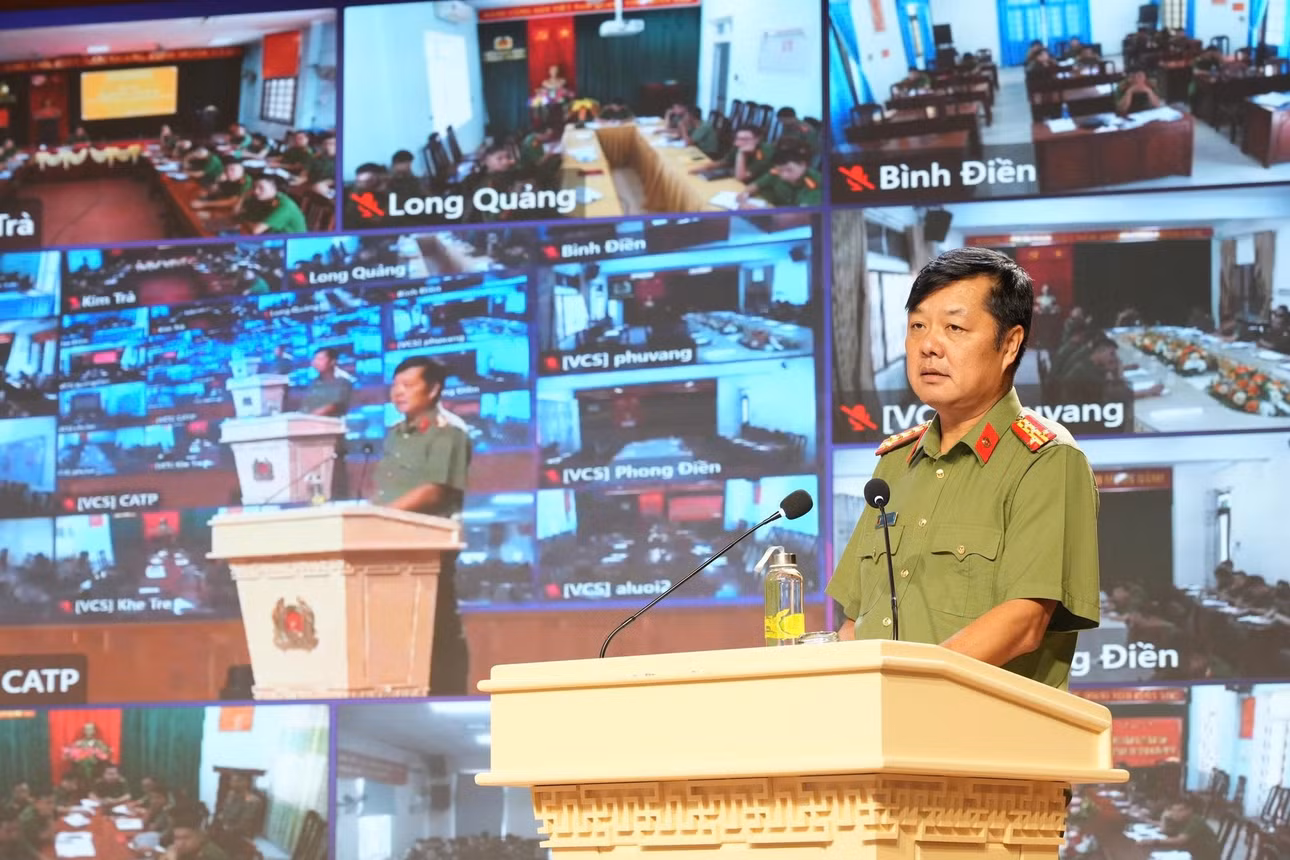Tại hội nghị sơ kết công tác quý III và 9 tháng đầu năm 2026, Giám đốc Công an TP Huế yêu cầu Công an các đơn vị, địa phương cần triển khai quyết liệt, đồng bộ các giải pháp, tăng cường tuần tra, kiểm soát, xử lý nghiêm các hành vi vi phạm, nhất là tình trạng xe quá khổ, quá tải, thanh thiếu niên vi phạm pháp luật...