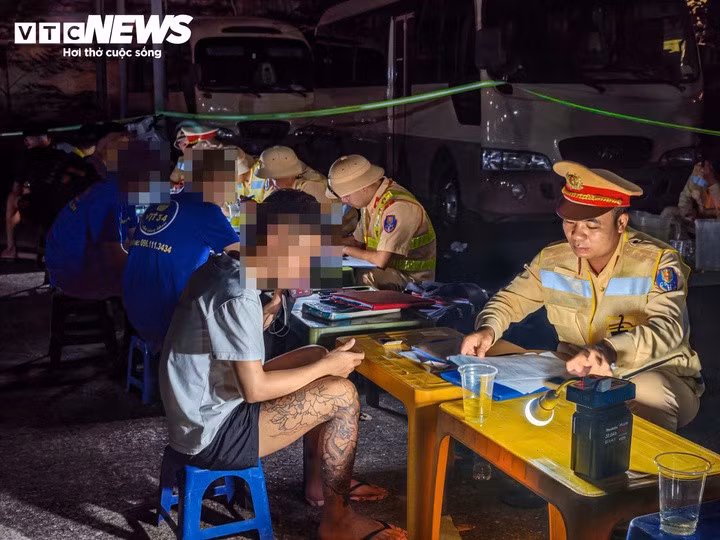 Thượng tá Phạm Văn Chiến, Đội trưởng Đội CSGT đường bộ số 6, cho biết đơn vị tăng cường tuần tra, kiểm soát, nhất là vào thời điểm cuối tuần, nhằm chủ động phòng ngừa tai nạn và bảo đảm trật tự, an toàn giao thông.