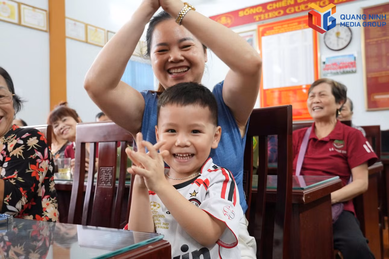 bqn_tr_nguoi-dan-khu-pho-hoang-hoa-tham-phuong-mao-khe-phan-khoi-khi-quang-ninh-len-thanh-pho.jpg