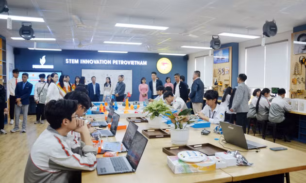 Ươm mầm tài năng công nghệ