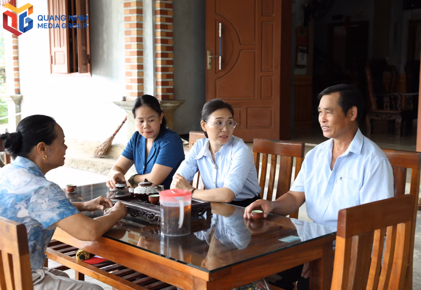 bqn_tl_can-bo-xa-quang-tan.jpg