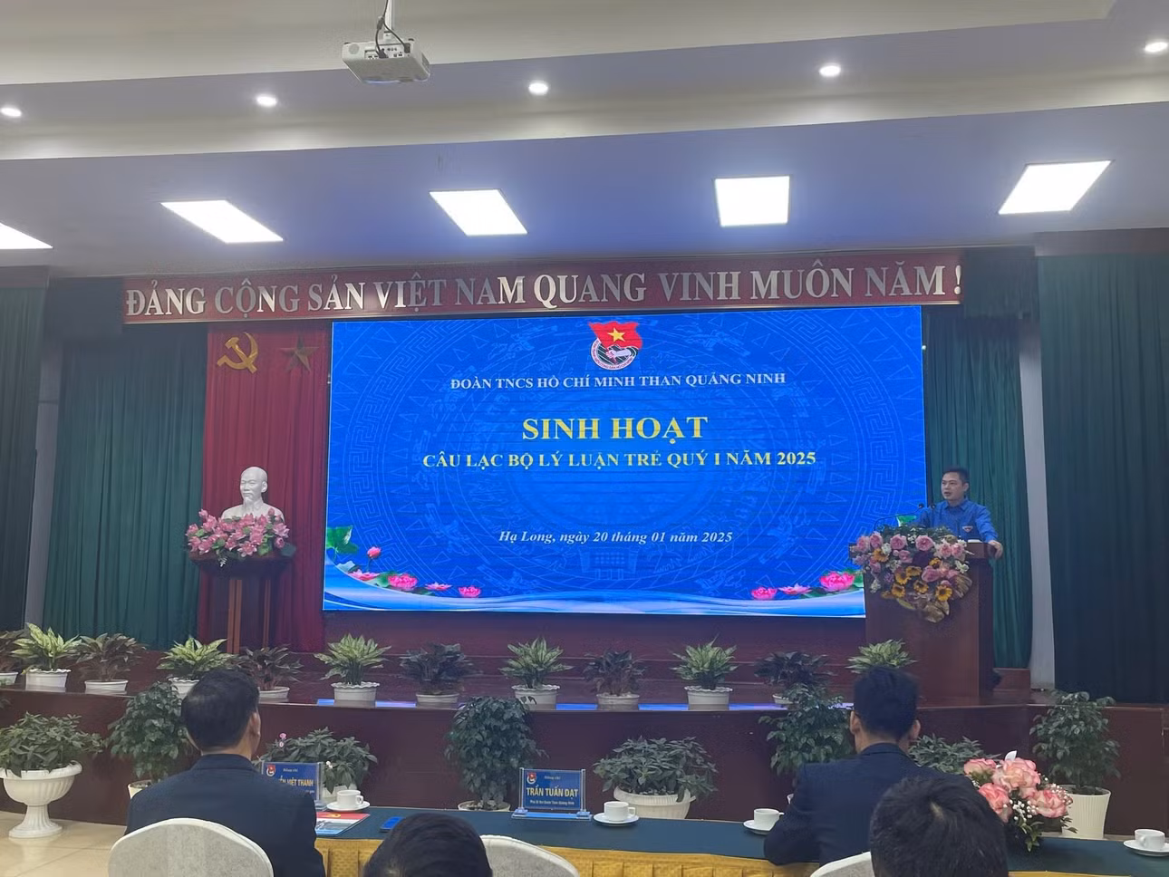 Tuổi trẻ Than Quảng Ninh tổ chức Sinh hoạt Câu lạc bộ Lý luận trẻ định kỳ.