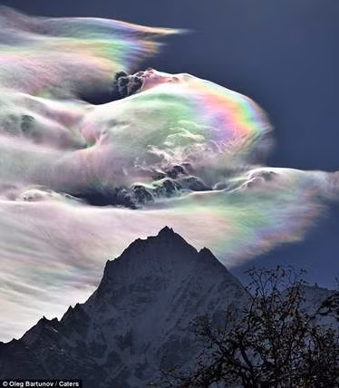 Mây cầu vồng tuyệt đẹp trên đỉnh Everest ảnh 2