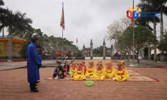 Hát nhà tơ, hát- múa cửa đình tại sân đình Đầm Hà.