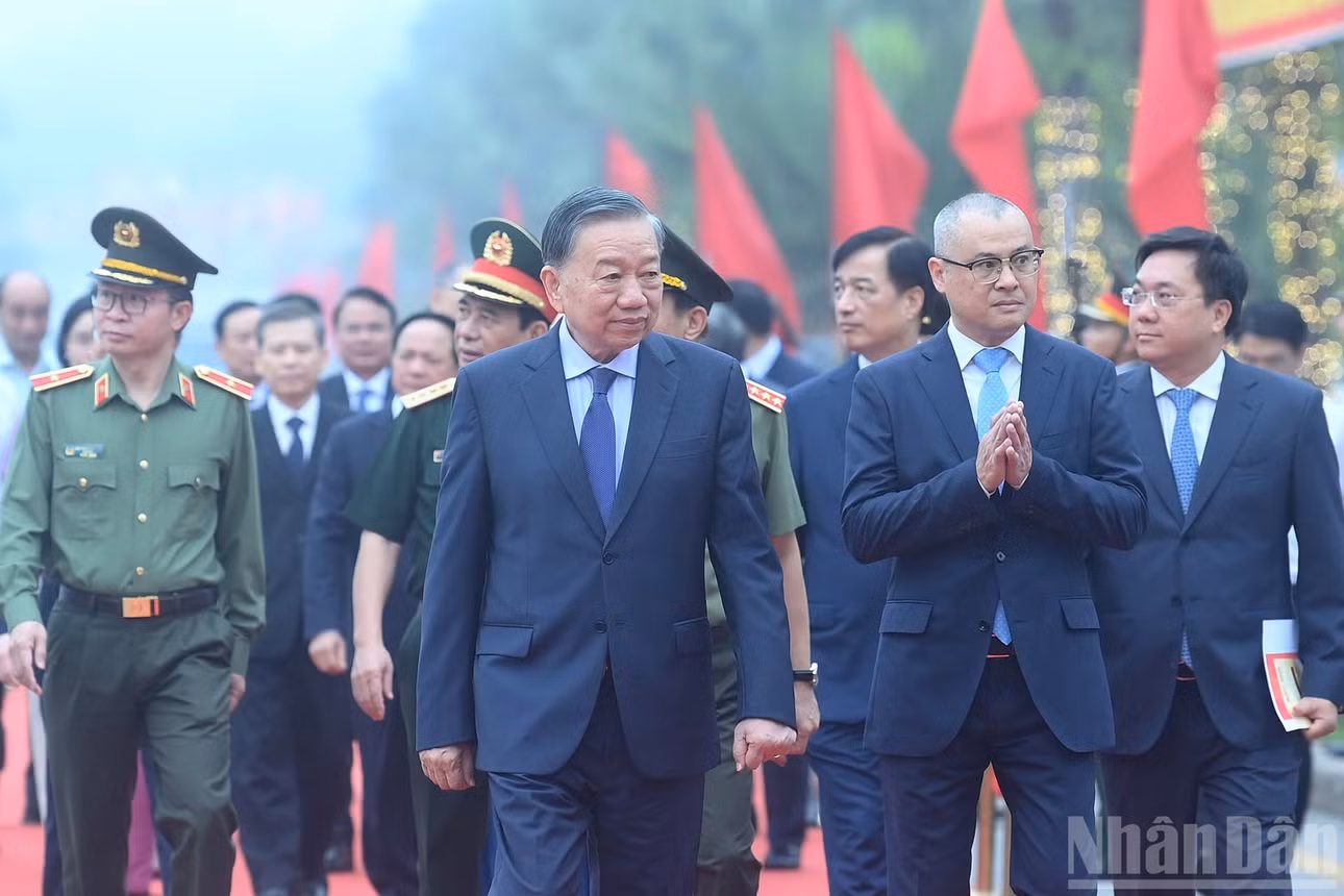 Tổng Bí thư, Chủ tịch nước Tô Lâm và các đại biểu dự Lễ kỷ niệm 72 năm Ngày Bác Hồ về thăm Đền Hùng và khánh thành Tượng đài “Bác Hồ với ngày hội non sông”. (Ảnh: ĐĂNG KHOA)