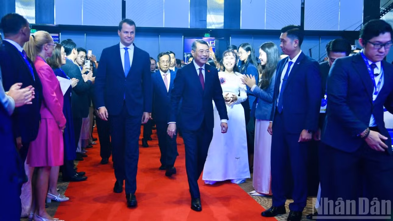 Thủ tướng Lê Minh Hưng tới dự Diễn đàn Kinh tế Mùa thu năm 2026. (Ảnh: THANH GIANG)