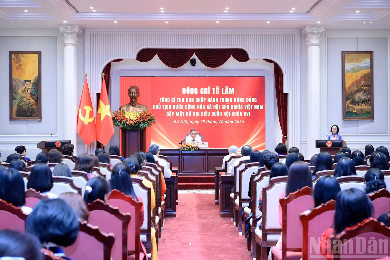 Tổng Bí thư, Chủ tịch nước Tô Lâm chủ trì cuộc gặp mặt các nữ đại biểu Quốc hội khóa XVI. (Ảnh: ĐĂNG KHOA)