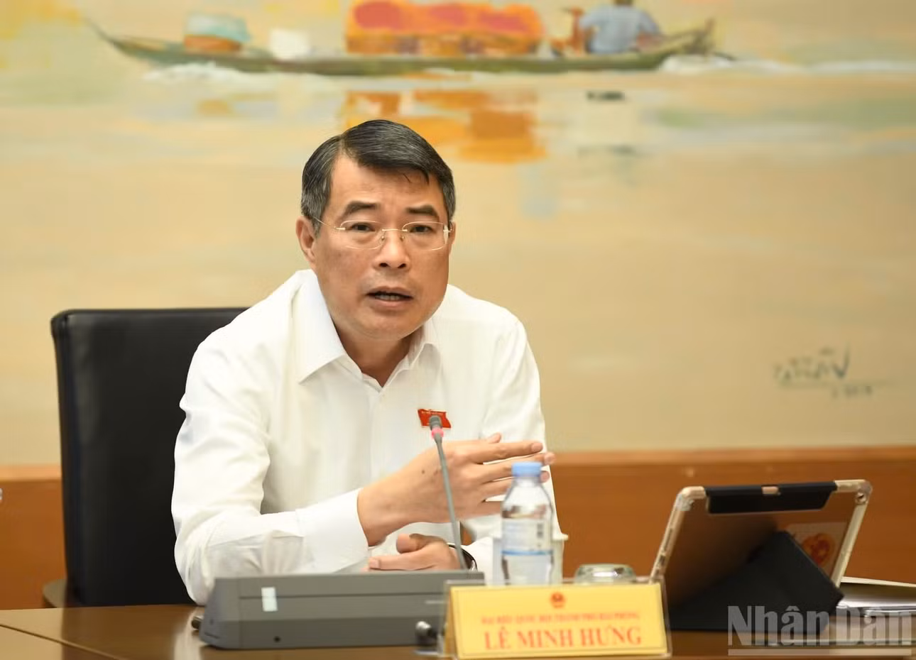 Thủ tướng Lê Minh Hưng tham gia ý kiến thảo luận tại tổ chiều 20/10. (Ảnh: DUY LINH)