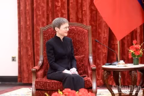 Thủ tướng Công quốc Liechtenstein Brigitte Haas phát biểu tại cuộc tiếp. (Ảnh: ĐĂNG KHOA)