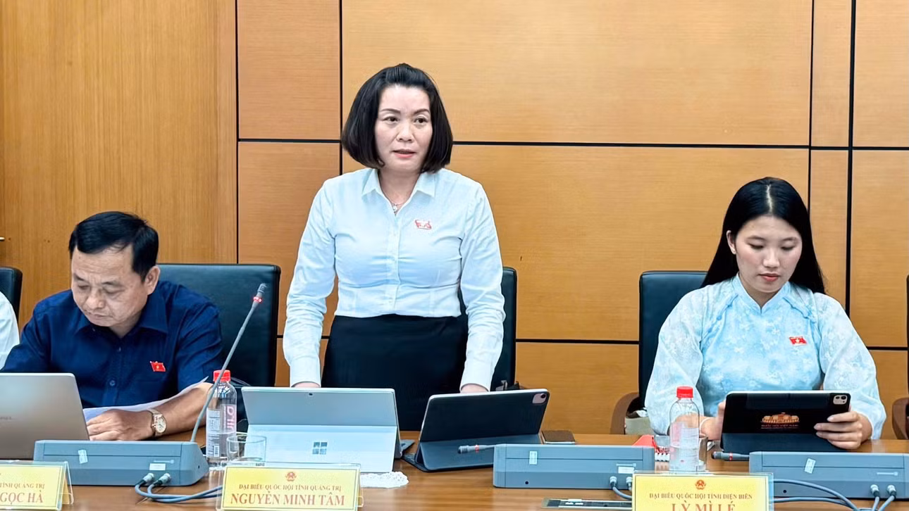 Đại biểu Nguyễn Minh Tâm, Phó trưởng Đoàn đại biểu Quốc hội chuyên trách tỉnh Quảng Trị phát biểu tại tổ. (Ảnh: TL)