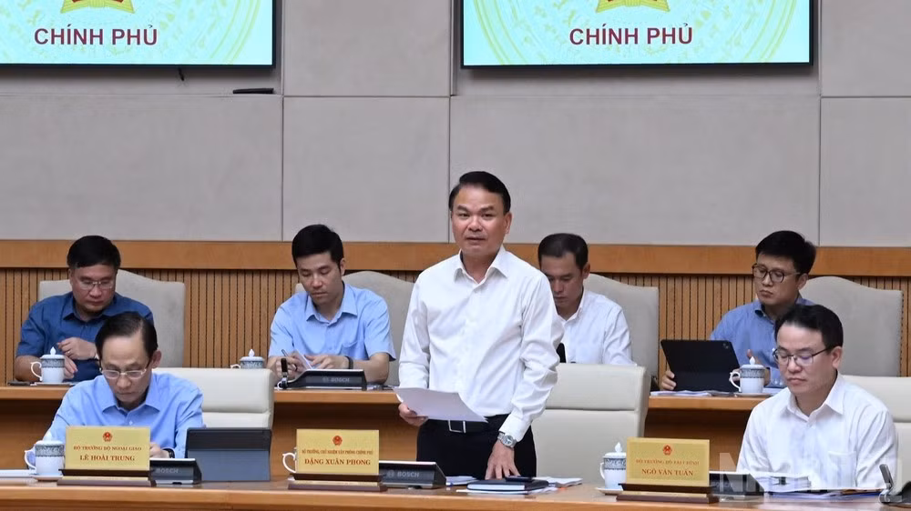 Bộ trưởng, Chủ nhiệm Văn phòng Chính phủ Đặng Xuân Phong phát biểu ý kiến tại phiên họp. (Ảnh: TRẦN HẢI)