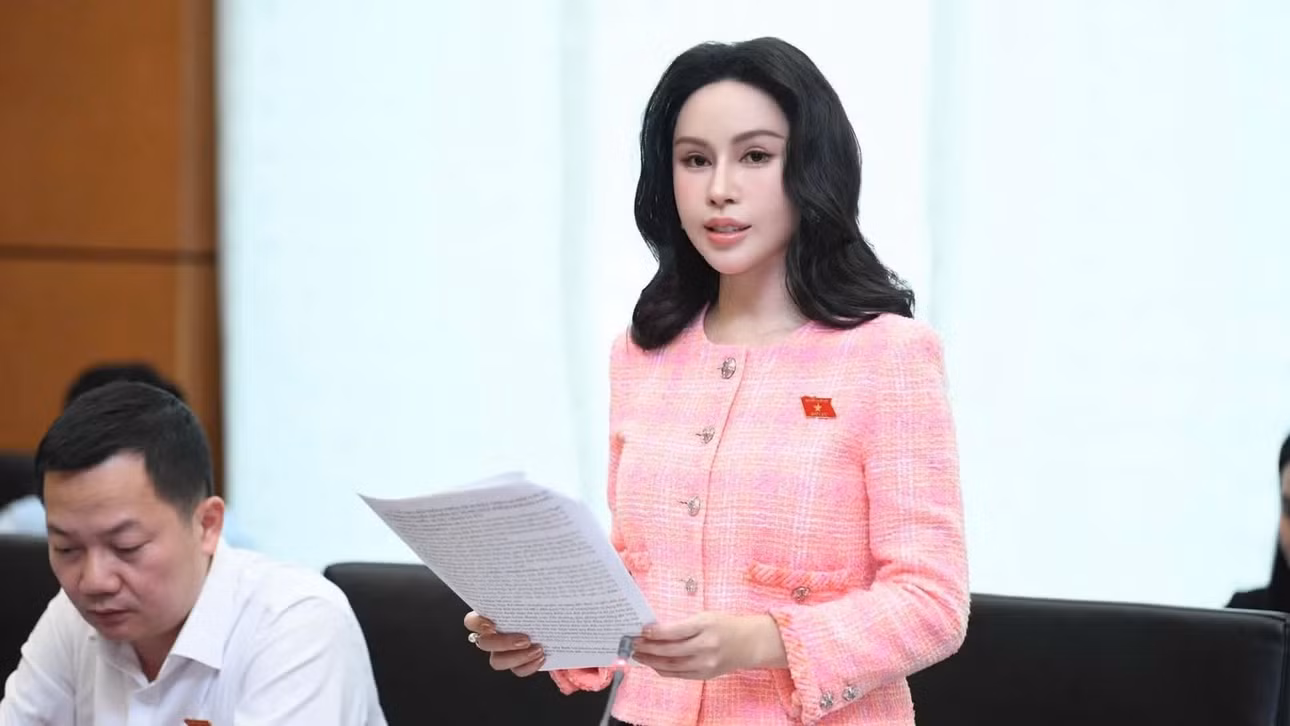 Đại biểu Lê Nữ Thùy Dương (Đoàn Thành phố Đồng Nai) phát biểu tại tổ. (Ảnh: TL)