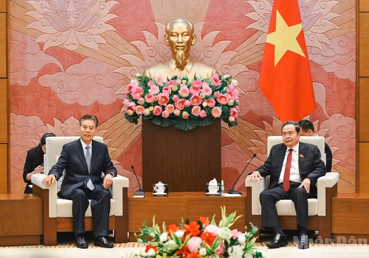 Chủ tịch Quốc hội Trần Thanh Mẫn tiếp Chủ nhiệm Ủy ban Tài chính-Kinh tế của Nhân đại toàn quốc Trung Quốc Chung Sơn. (Ảnh: DUY LINH)