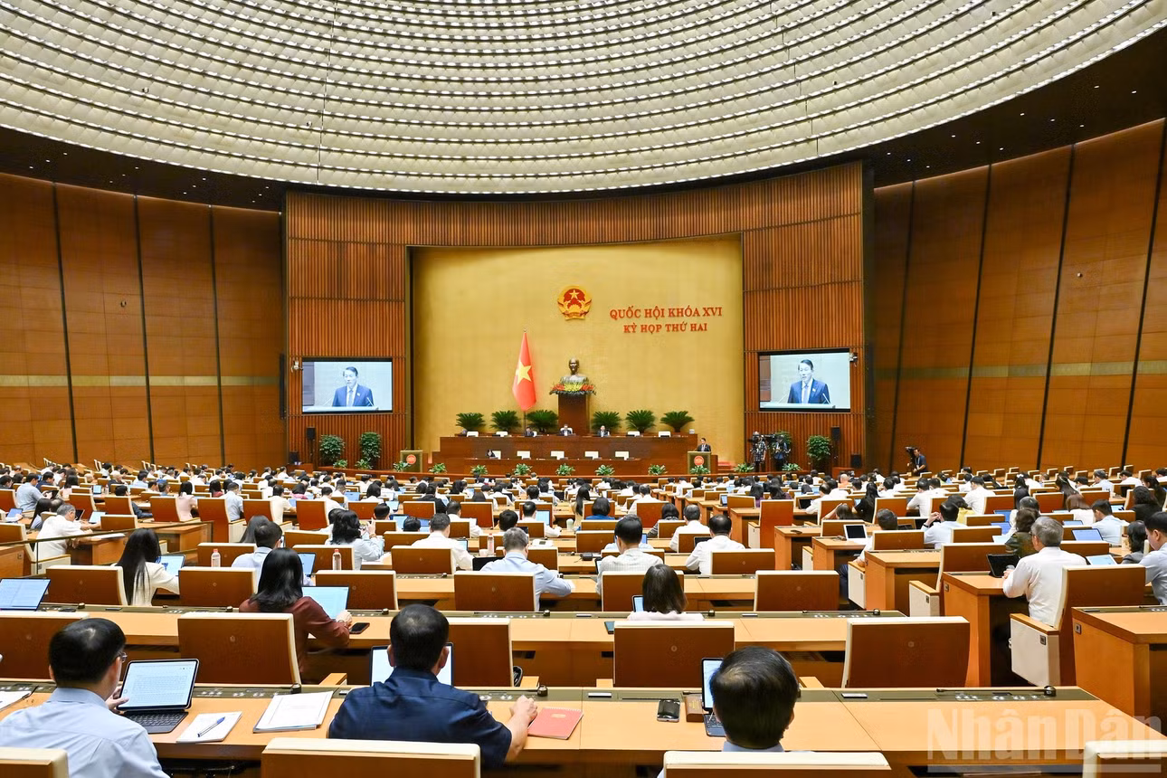 Bộ trưởng Công an, Đại tướng Lương Tam Quang, thừa ủy quyền của Thủ tướng Chính phủ trình bày tờ trình dự án Luật An ninh dữ liệu. (Ảnh: THỦY NGUYÊN)