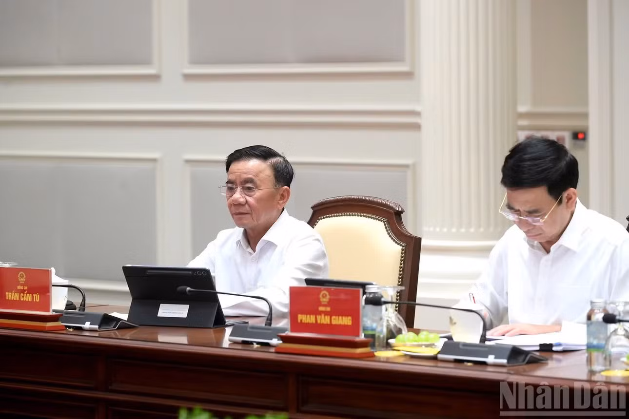 Các đồng chí lãnh đạo Đảng, Nhà nước tham dự phiên họp. (Ảnh: ĐĂNG KHOA)
