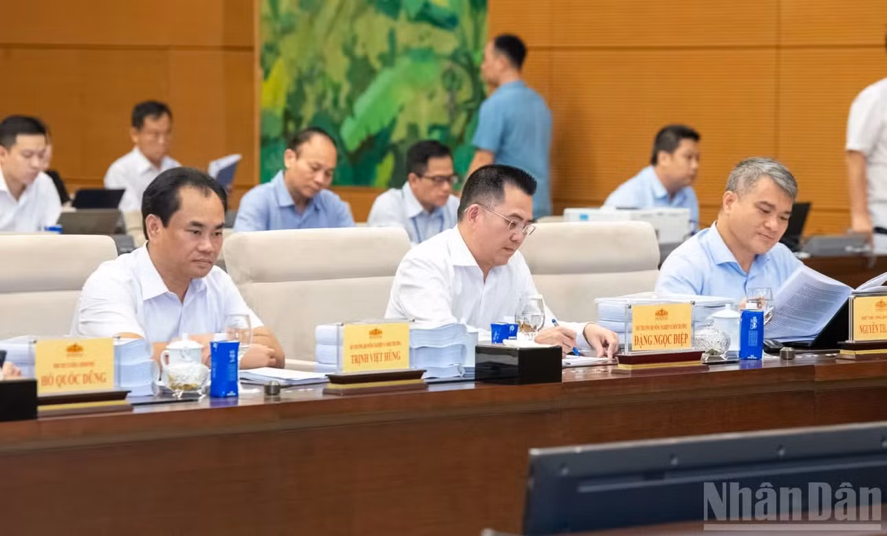 Các đại biểu dự phiên họp. (Ảnh: DUY LINH)