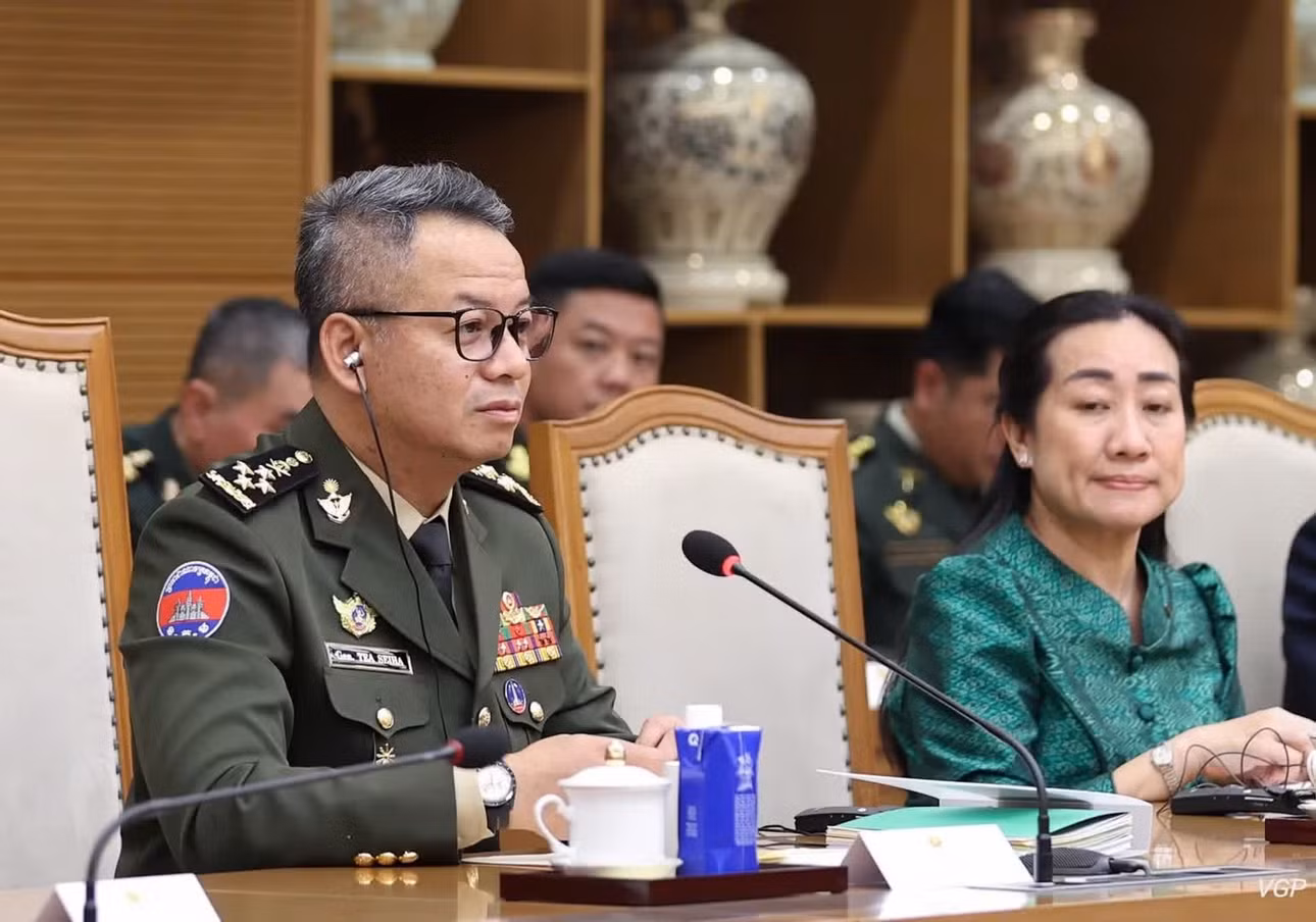 Đại tướng Tea Seiha, Phó Thủ tướng, Bộ trưởng Quốc phòng Campuchia phát biểu ý kiến tại buổi tiếp. (Ảnh: chinhphu.vn/Nhật Bắc)