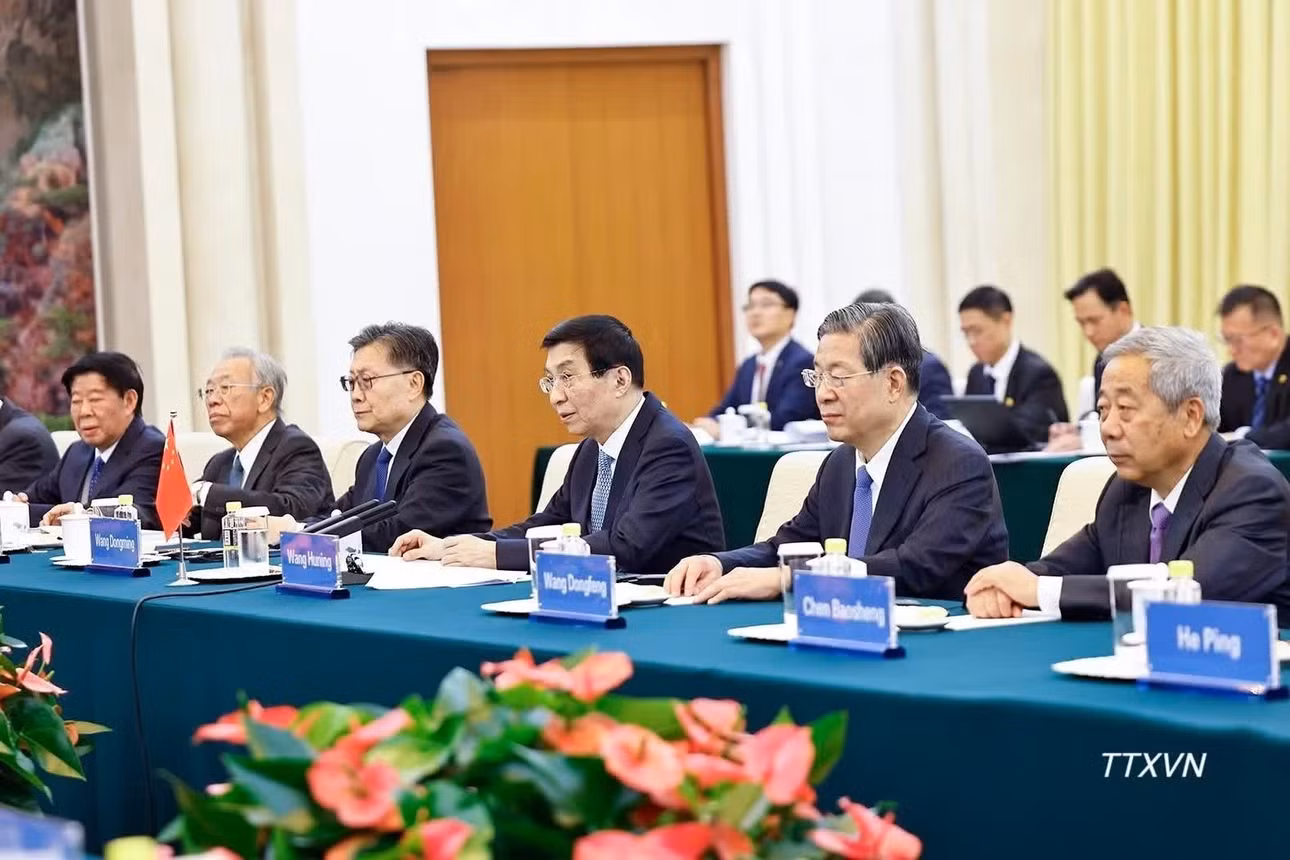 Chủ tịch Chính hiệp toàn quốc Trung Quốc Vương Hộ Ninh phát biểu tại cuộc hội kiến Chủ tịch Quốc hội Trần Thanh Mẫn.