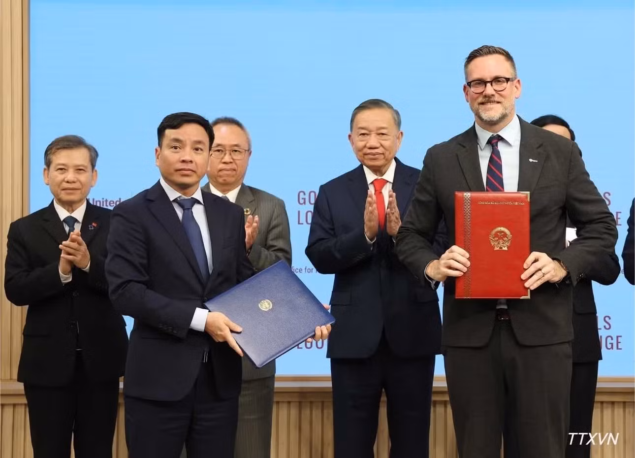 Tổng Bí thư, Chủ tịch nước Tô Lâm chứng kiến lễ trao văn kiện, thỏa thuận hợp tác của Việt Nam với các cơ quan của Liên hợp quốc. (Ảnh: Thống Nhất – TTXVN)