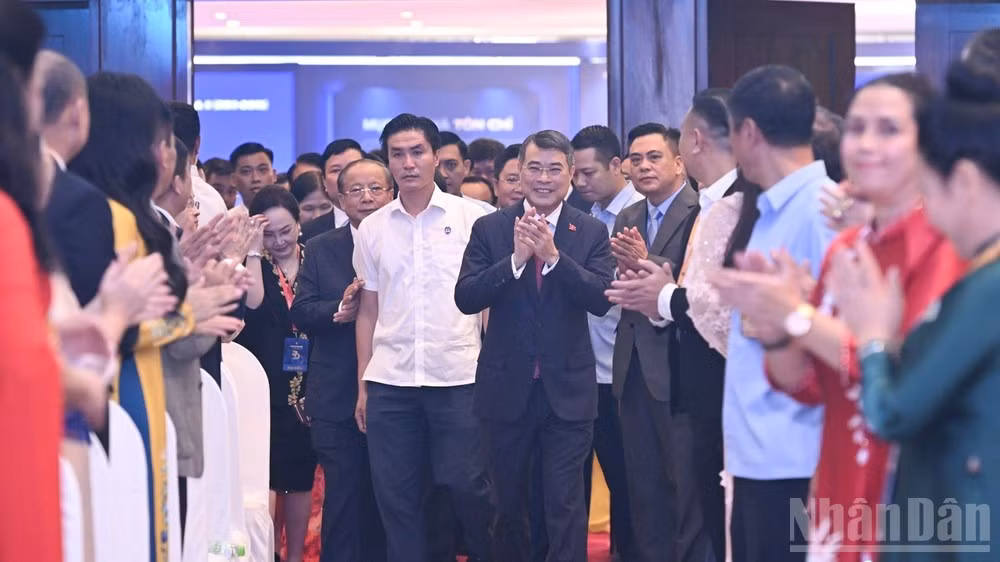 Thủ tướng Chính phủ Lê Minh Hưng dự Lễ kỷ niệm 20 năm thành lập Hiệp hội Doanh nghiệp nhỏ và vừa Việt Nam. (Ảnh: TRẦN HẢI)