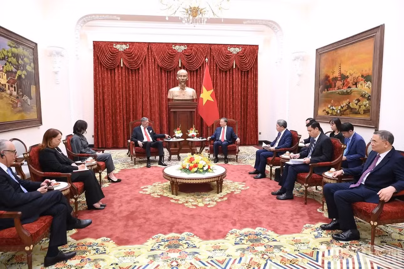 Tổng Bí thư, Chủ tịch nước Tô Lâm tiếp đồng chí Miguel Mejia, Tổng Bí thư Đảng Phong trào Cánh tả Thống nhất (MIU), Cộng hòa Dominica. (Ảnh: ĐĂNG KHOA)