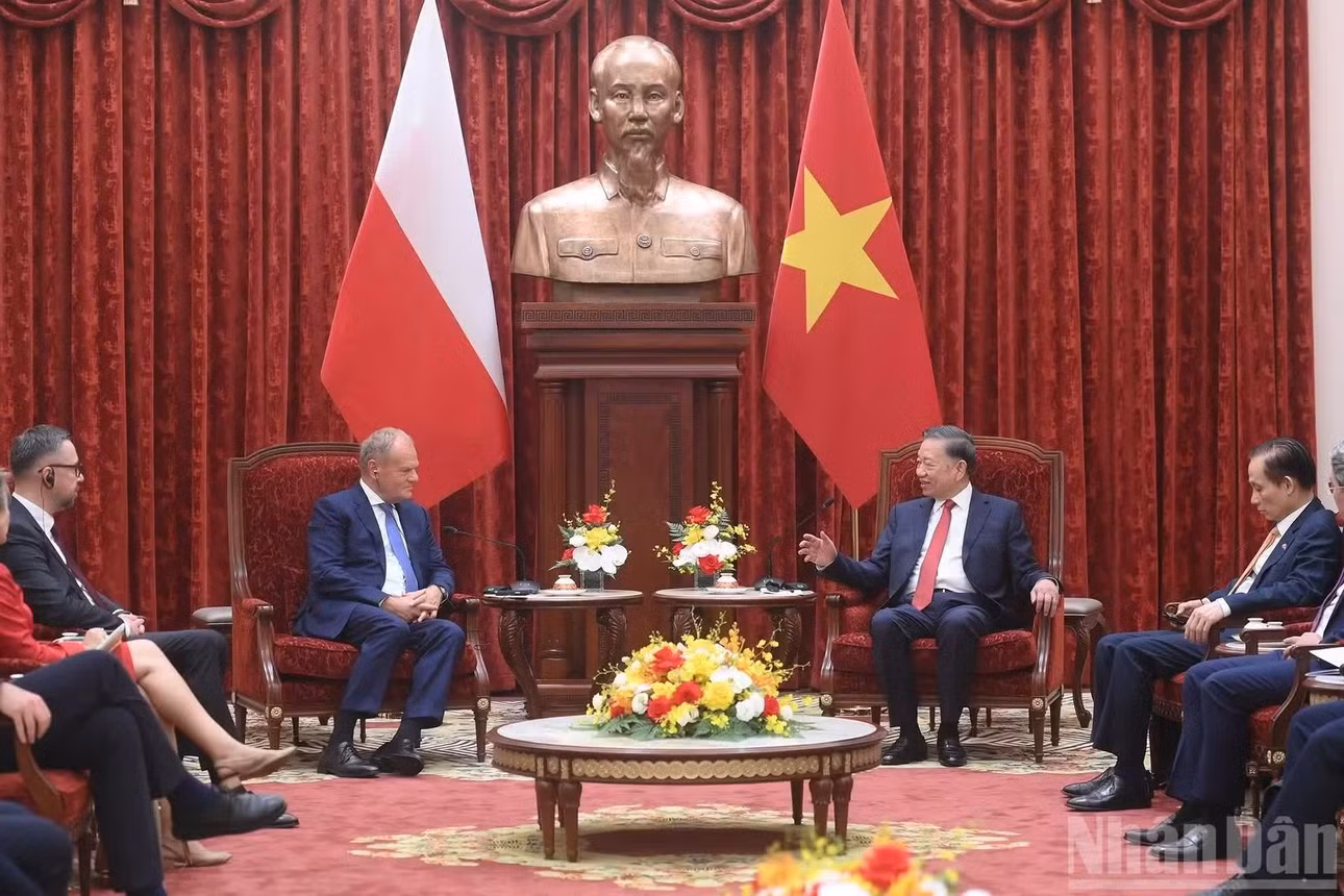 Tổng Bí thư, Chủ tịch nước Tô Lâm và Thủ tướng Cộng hòa Ba Lan Donald Tusk. (Ảnh: ĐĂNG KHOA)