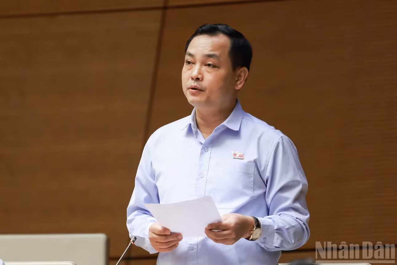 Đại biểu Lê Văn Đông (Đoàn Thành phố Hồ Chí Minh) đánh giá dự thảo đã tiếp thu, thể chế hóa các chủ trương của Đảng về cải cách tư pháp, chuyển đổi số, bảo vệ quyền con người, quyền công dân và nâng cao hiệu quả hoạt động tố tụng.
