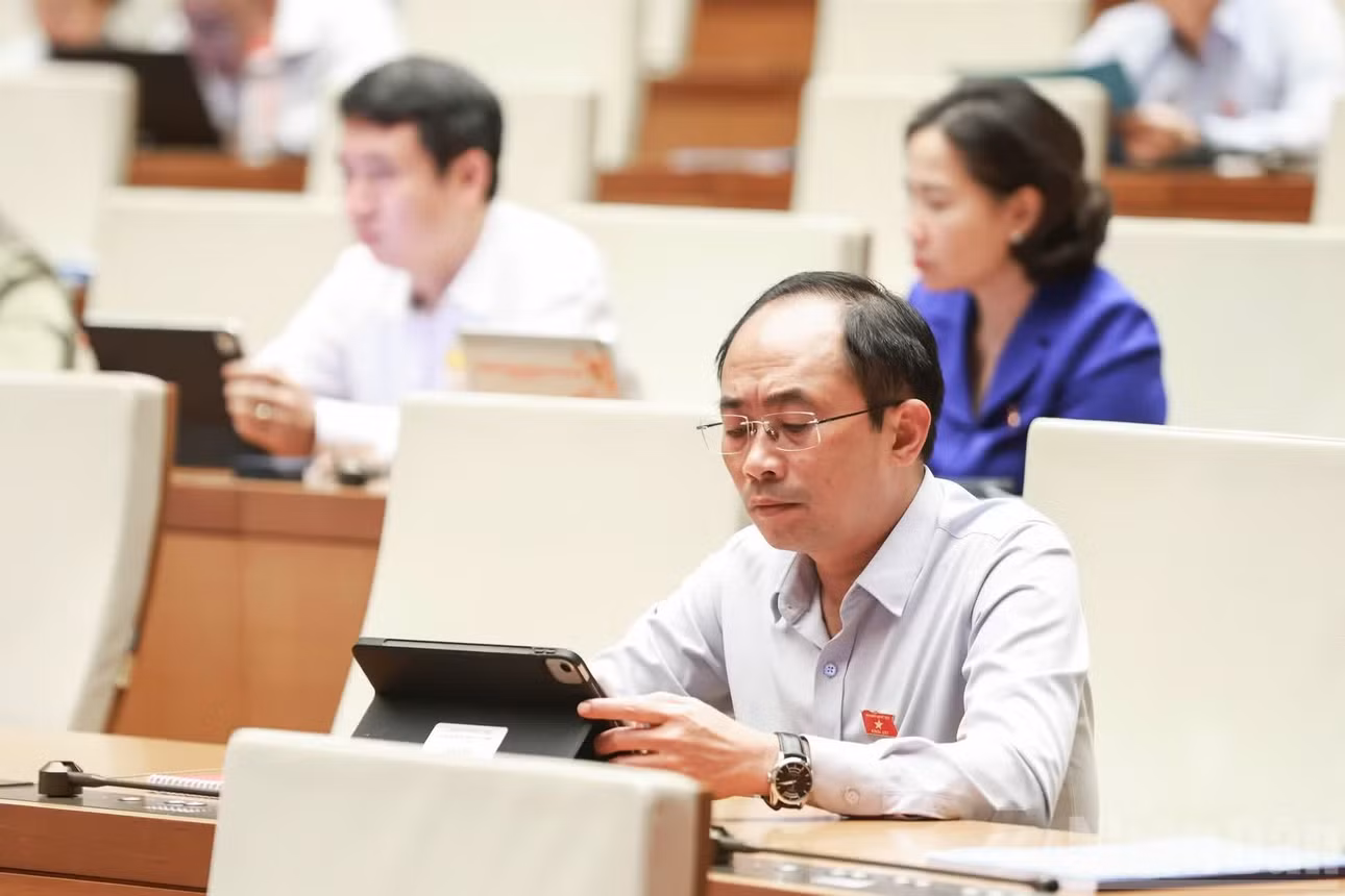 Các đại biểu tại phiên thảo luận tại hội trường chiều 27/10.