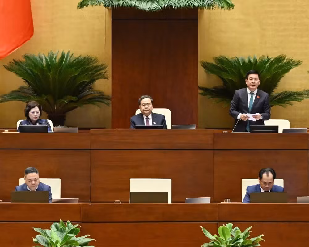 Chủ tịch Quốc hội Trần Thanh Mẫn và các Phó Chủ tịch Quốc hội chủ trì, điều hành phiên họp. (Ảnh: THỦY NGUYÊN)