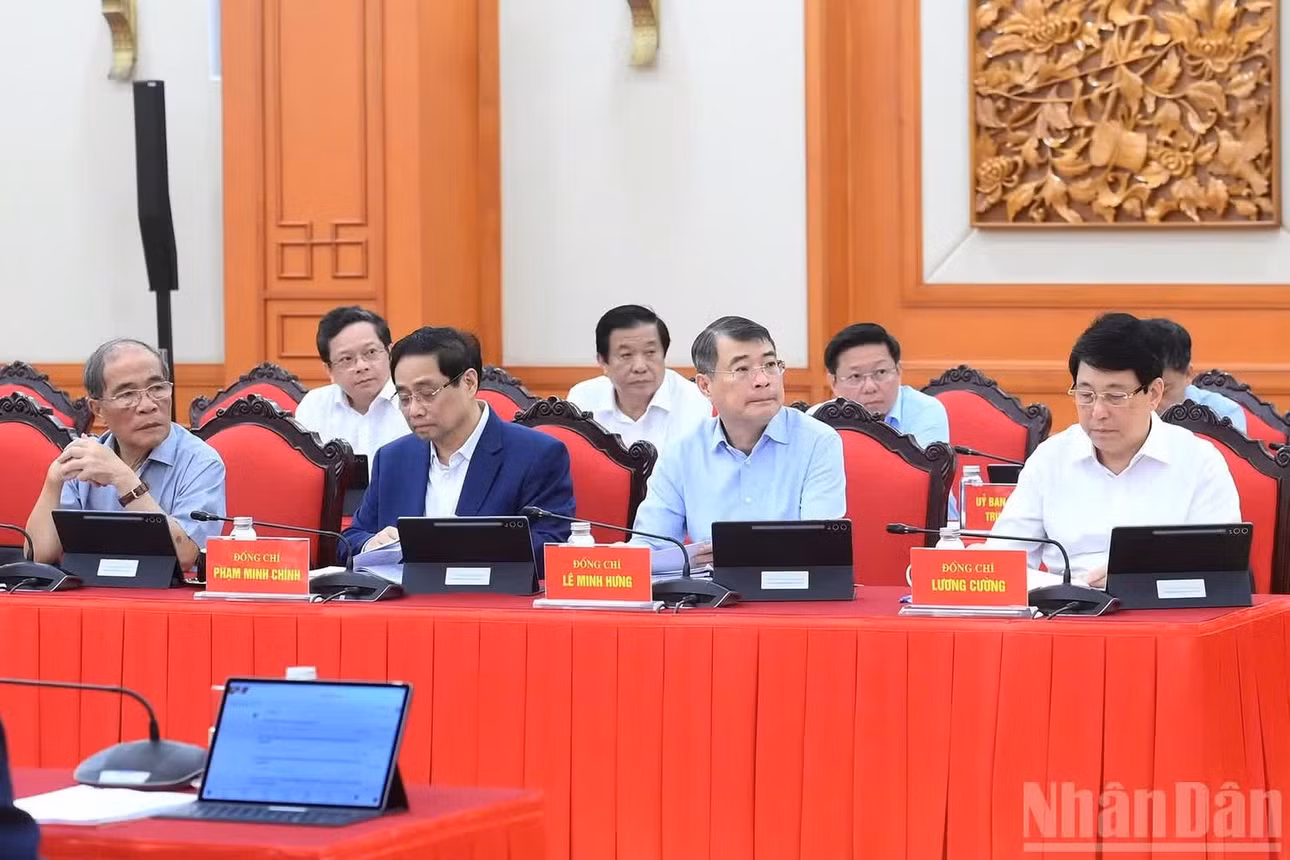 Các đồng chí lãnh đạo, nguyên lãnh đạo Đảng, Nhà nước tham dự phiên họp. (Ảnh: ĐĂNG KHOA)
