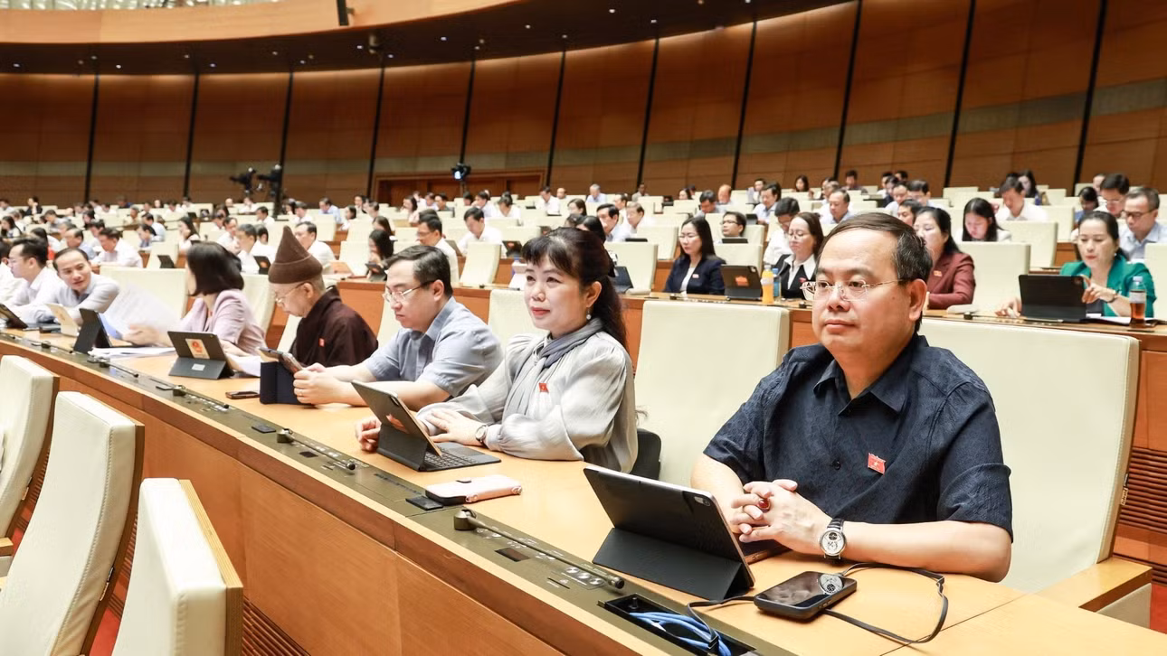 Quốc hội làm việc tại hội trường. (Ảnh: DUY LINH)