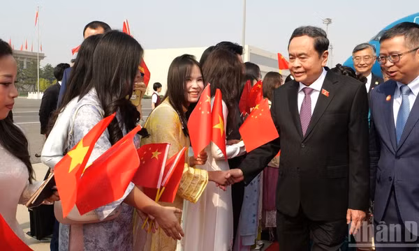 Chủ tịch Quốc hội Trần Thanh Mẫn đến thủ đô Bắc Kinh, bắt đầu thăm chính thức Trung Quốc