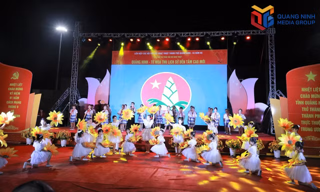 Công diễn tác phẩm nghệ thuật “Quảng Ninh - Từ mùa thu lịch sử tới tầm cao mới”