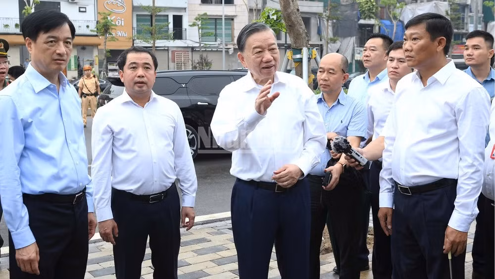 Tổng Bí thư, Chủ tịch nước Tô Lâm kiểm tra Dự án bãi đỗ xe, cây xanh tại khu vực đường Vành đai 1 và đường La Thành, Hà Nội. (Ảnh: ĐĂNG KHOA)