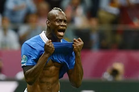 Báo chí Italy ’phong vương’ cho Balotelli