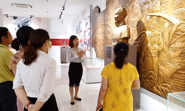 Chuyện về bức chân dung huyền thoại Bác Hồ trong bảo tàng Quảng Ninh