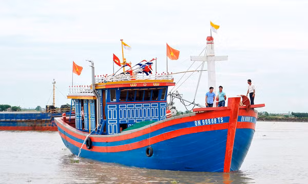 Hỗ trợ ngư dân vươn khơi bám biển