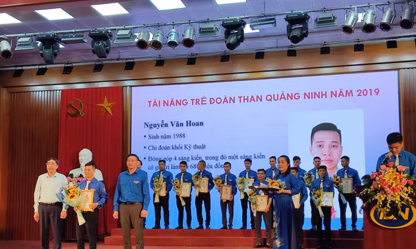 Đoàn Than Quảng Ninh tuyên dương tài năng trẻ, thanh niên tiên tiến làm theo lời Bác