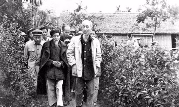 "Bác vĩnh hằng như thế giữa nhân dân"