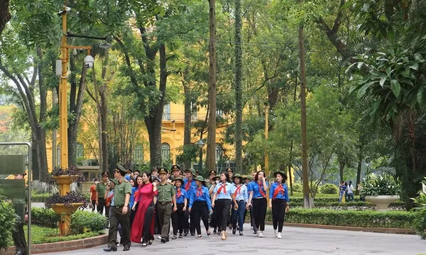 'Cầu nối' xưa và nay ở Khu di tích Phủ Chủ tịch