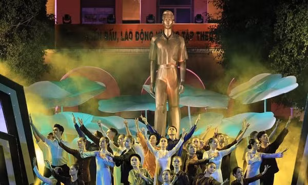 Cầu truyền hình "Hồ Chí Minh - Sáng ngời ý chí Việt Nam"