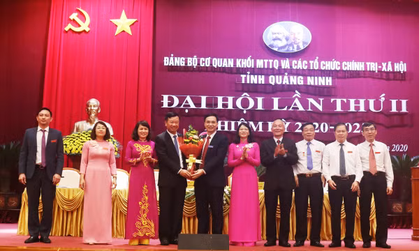 Xây dựng Đảng và hệ thống chính trị trong sạch, vững mạnh