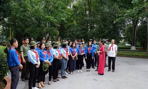 Khu di tích Phủ Chủ tịch đón nhiều du khách tham quan