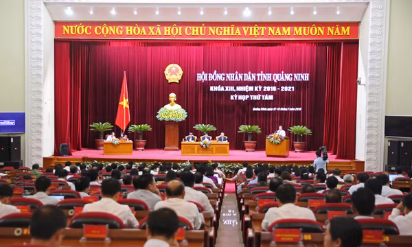 Kỳ họp thứ 8, HĐND tỉnh khóa XIII: Đại biểu sôi nổi thảo luận tại hội trường