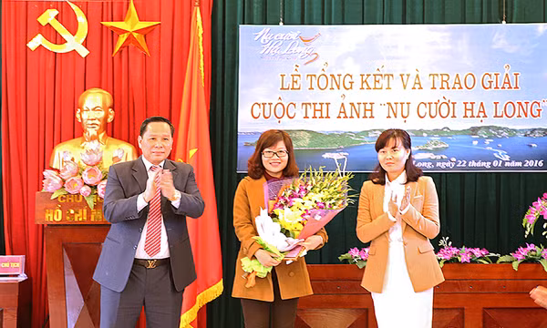 Trao giải cuộc thi ảnh "Nụ cười Hạ Long"