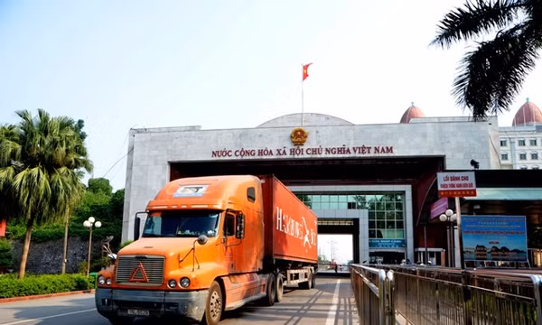 TP Móng Cái: Tổng giá trị XNK ước đạt 24 triệu USD trong ngày đầu năm