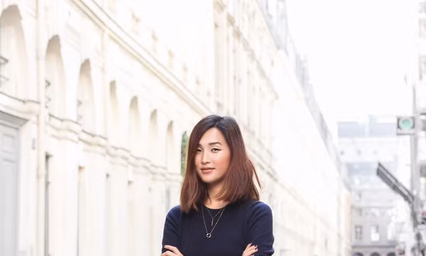 Quý cô Châu Á chào thu với những gam màu trầm, sâu lắng
