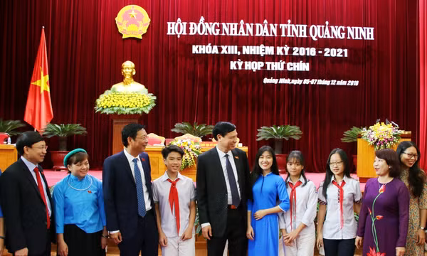 Ngày làm việc thứ nhất Kỳ họp thứ 9, HĐND tỉnh khóa XIII