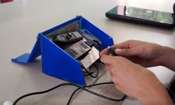 Nam sinh chế tạo máy chống ngủ gật cho tài xế